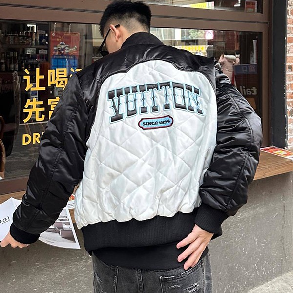 大人気!ルイヴィトン バイカラーサテンボンバージャケット ダンディ n級品 1AFWK8